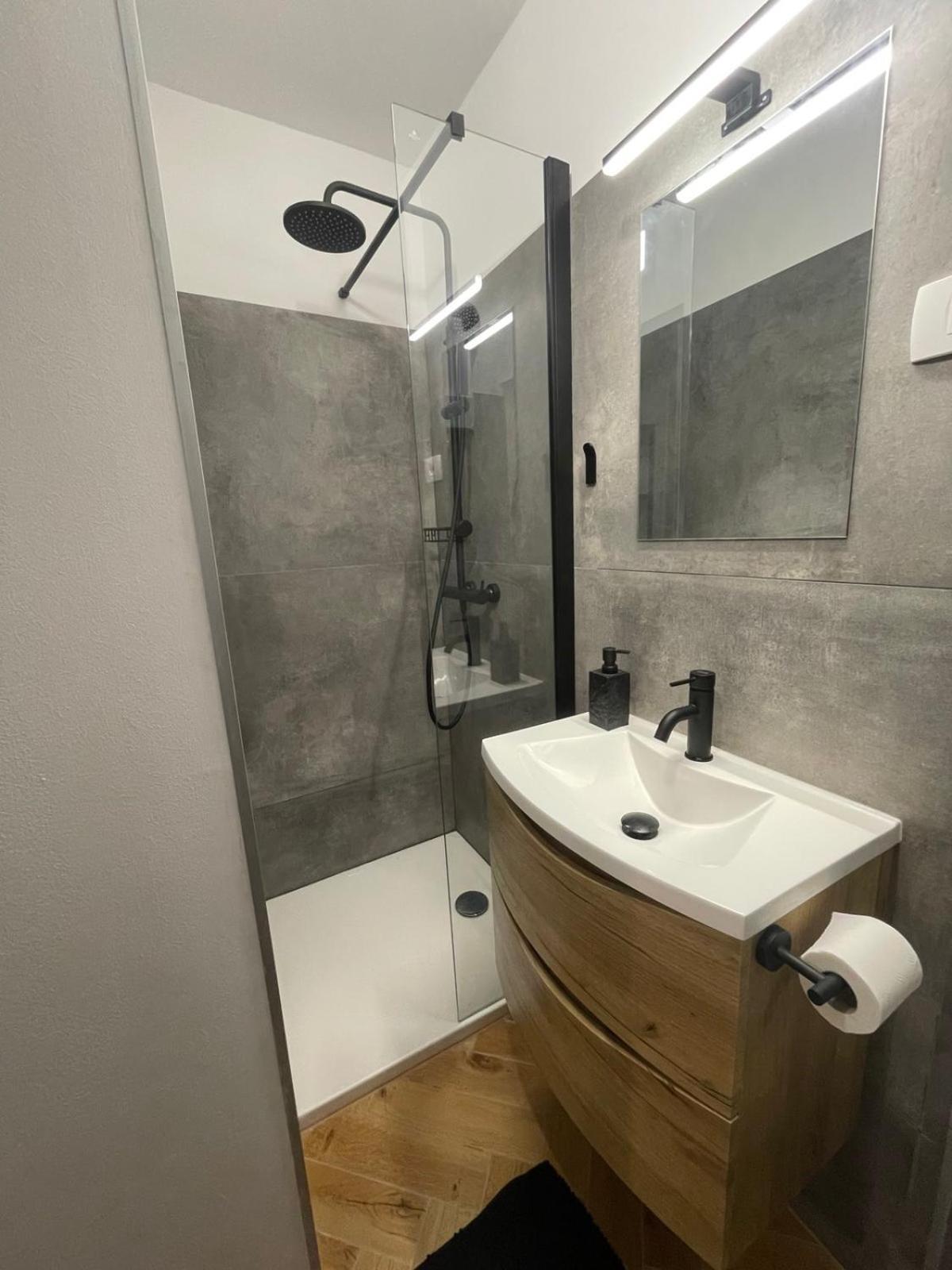 Gg Art Apartments III Ljubljana Ngoại thất bức ảnh